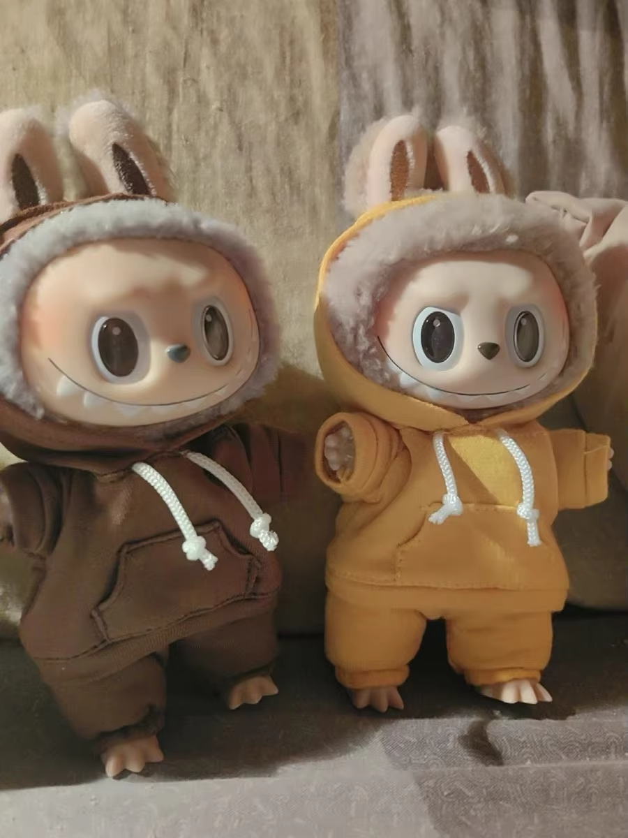Give your 17 cm Labubu a trendy twist with this hoodie-and-pants set from The Monster Costume Accessories line - Image 6