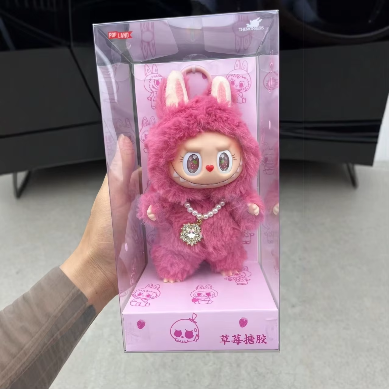 【海外限定】ZIMOMO LABUBU strawberry neonpink 海外限定】ZIMOMO LABUBU ストロベリー ピンク - メルカリ