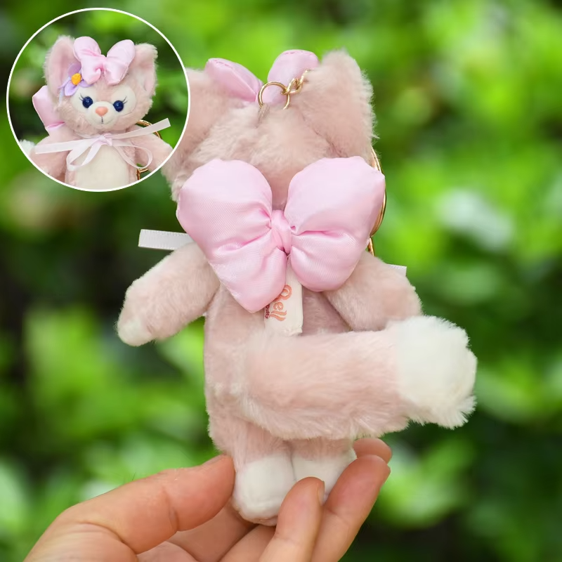 A sparkling new micro accessory for Labubu dolls—tiny bows meant to crown your fave outfits and matching hoodies—now completes the style story with pure sweetness.