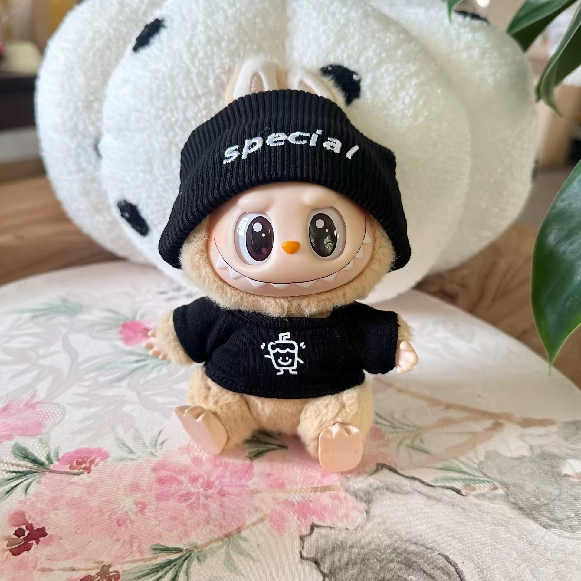 These Kpop EXO inspired outfits find function in sitting parties and displays, and are also cute. 17cm miniature stylish outfits for your Labubu I and II Idol Dolls will add character and charm to your growing collection - Image 5