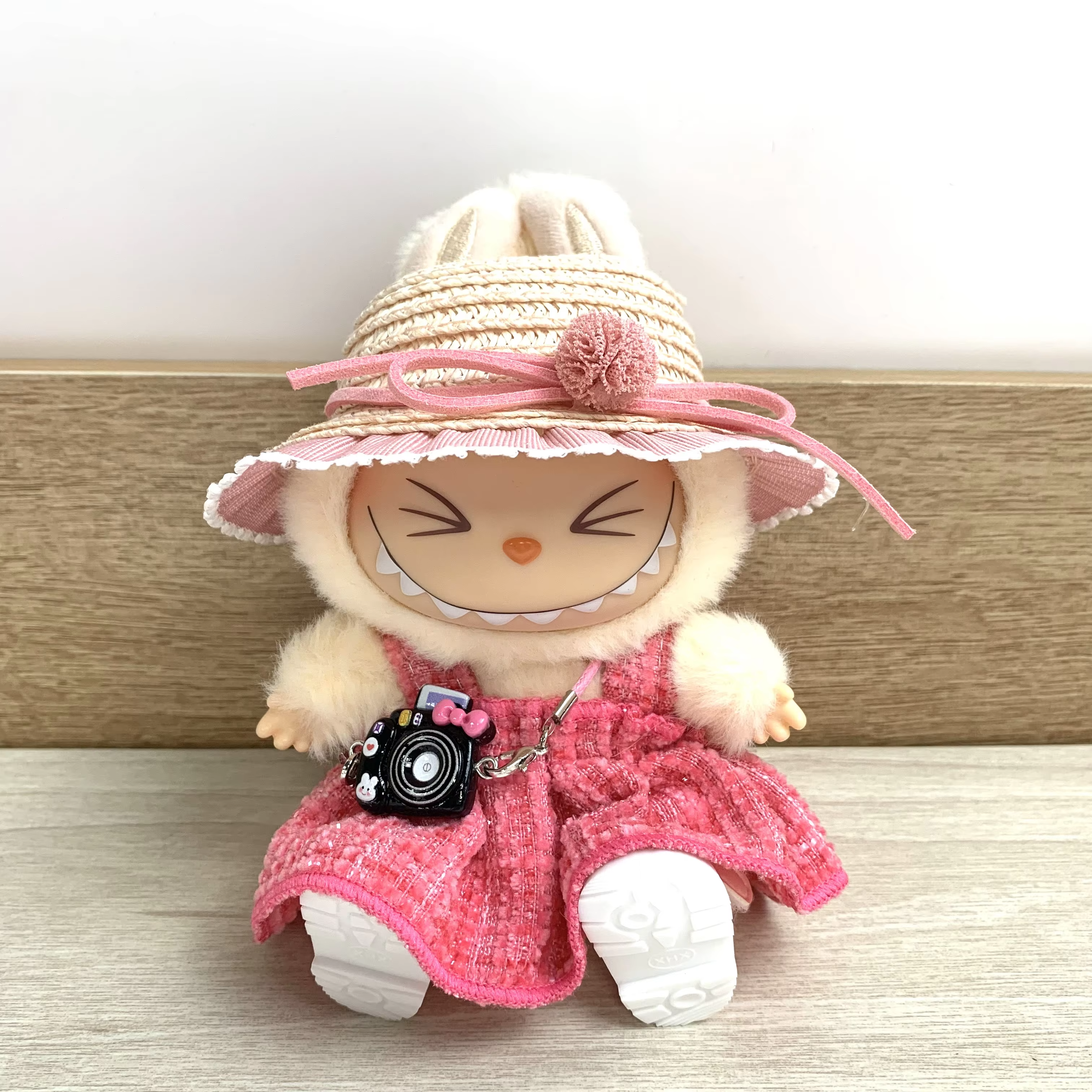Dial up that fan energy with the Korea K-pop EXO Labubu mini outfit bundle, crafted for plush protagonists