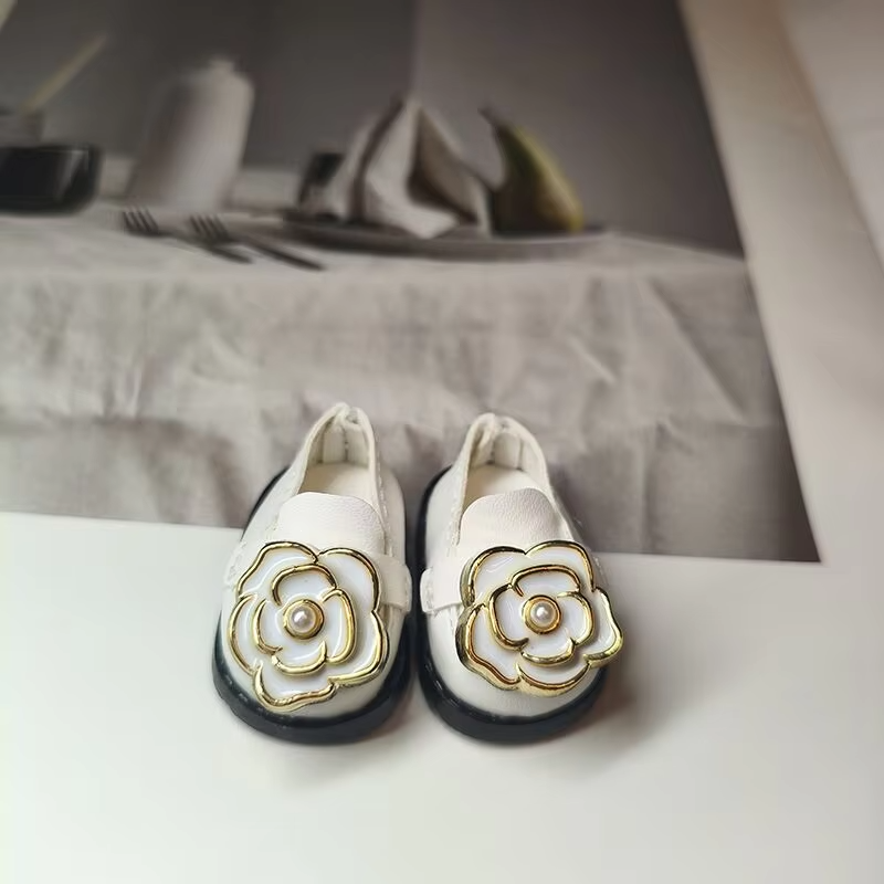 As a Bonus, Complete with a 17cm Labubu Fashion Camellia Leather Shoes, Beautiful Mini Diamond Bag, Fragrant Style Set and Doll Accessories - Image 6