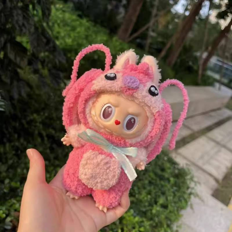 Dress up your collection with the Labubu Clothes 17cm accessory: a petite, pastel pink nod to Stitch, handcrafted to delight Labubu fans everywhere