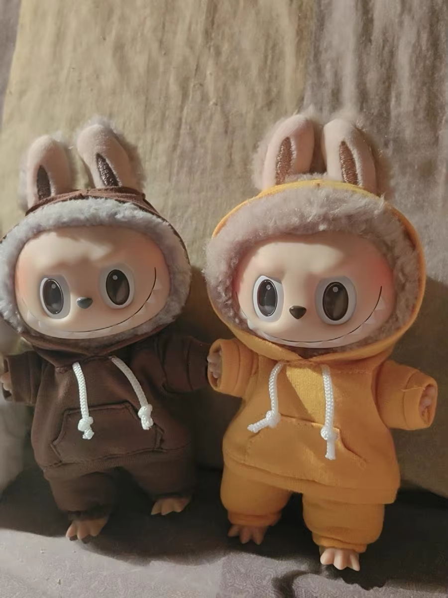 Give your 17 cm Labubu a trendy twist with this hoodie-and-pants set from The Monster Costume Accessories line - Image 4