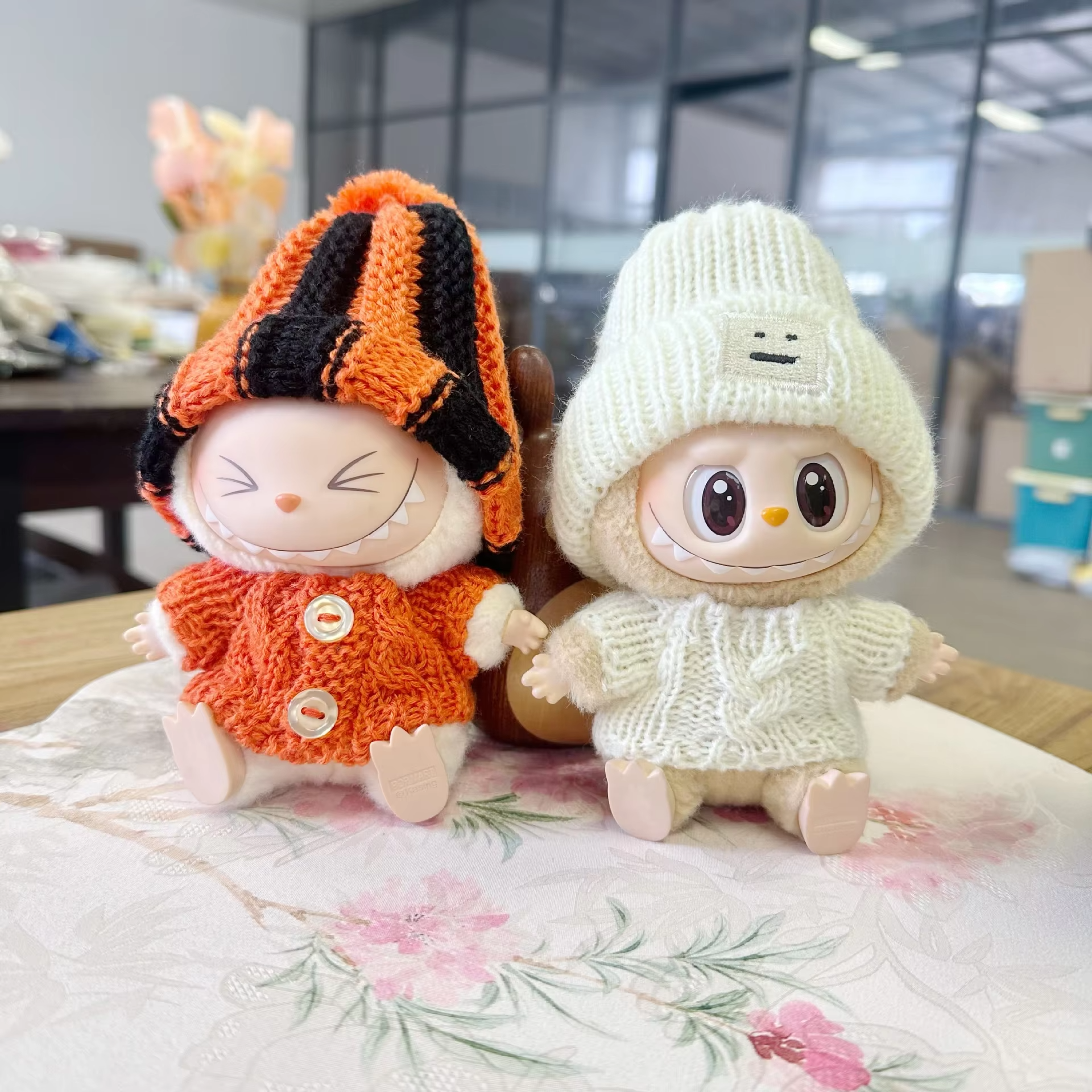 The Sweater Hat Set for your 17cm Labubu Idol Doll is the cutest, koziest gift you’ll find this Christmas and New Year